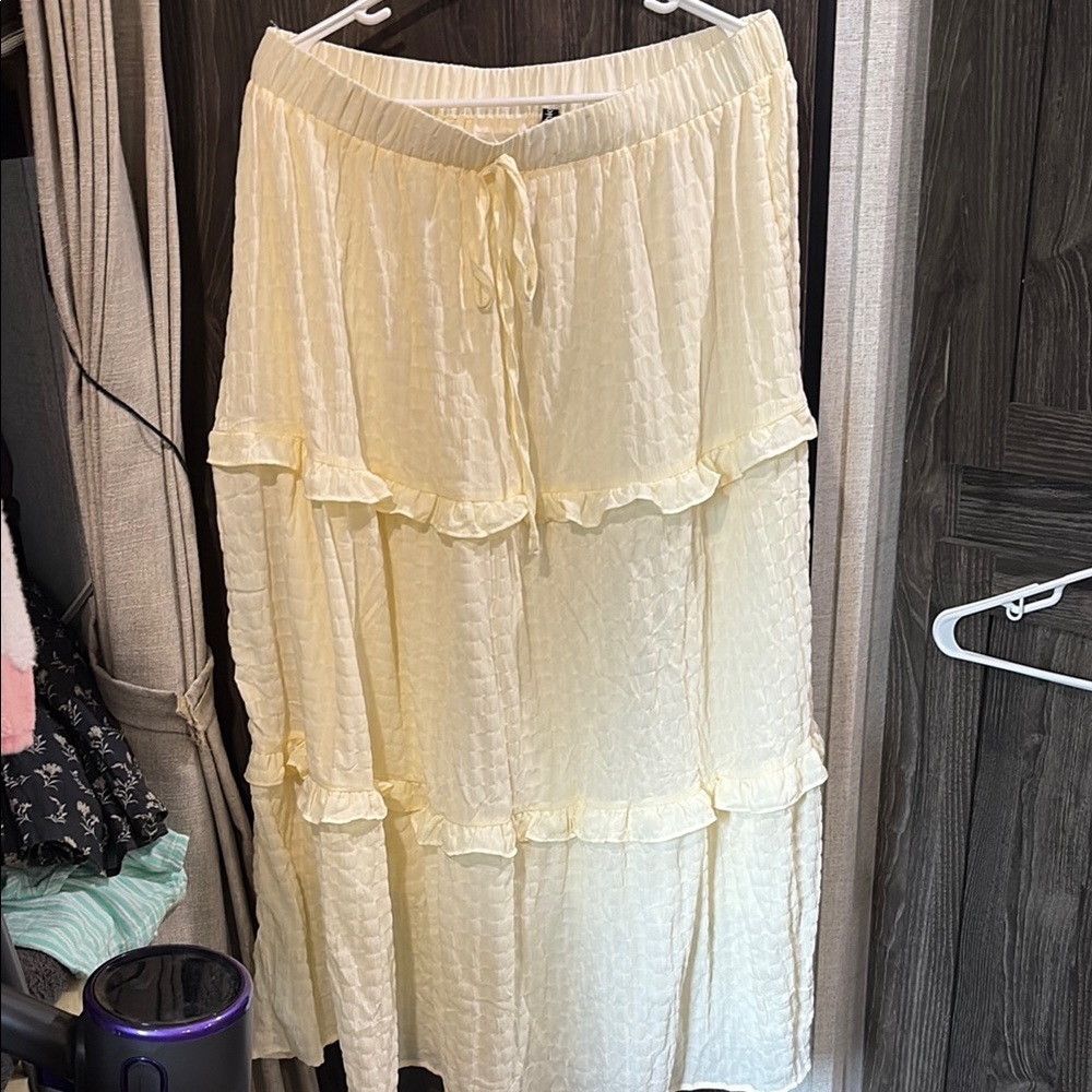 Elegant Cream Tiered Skirt